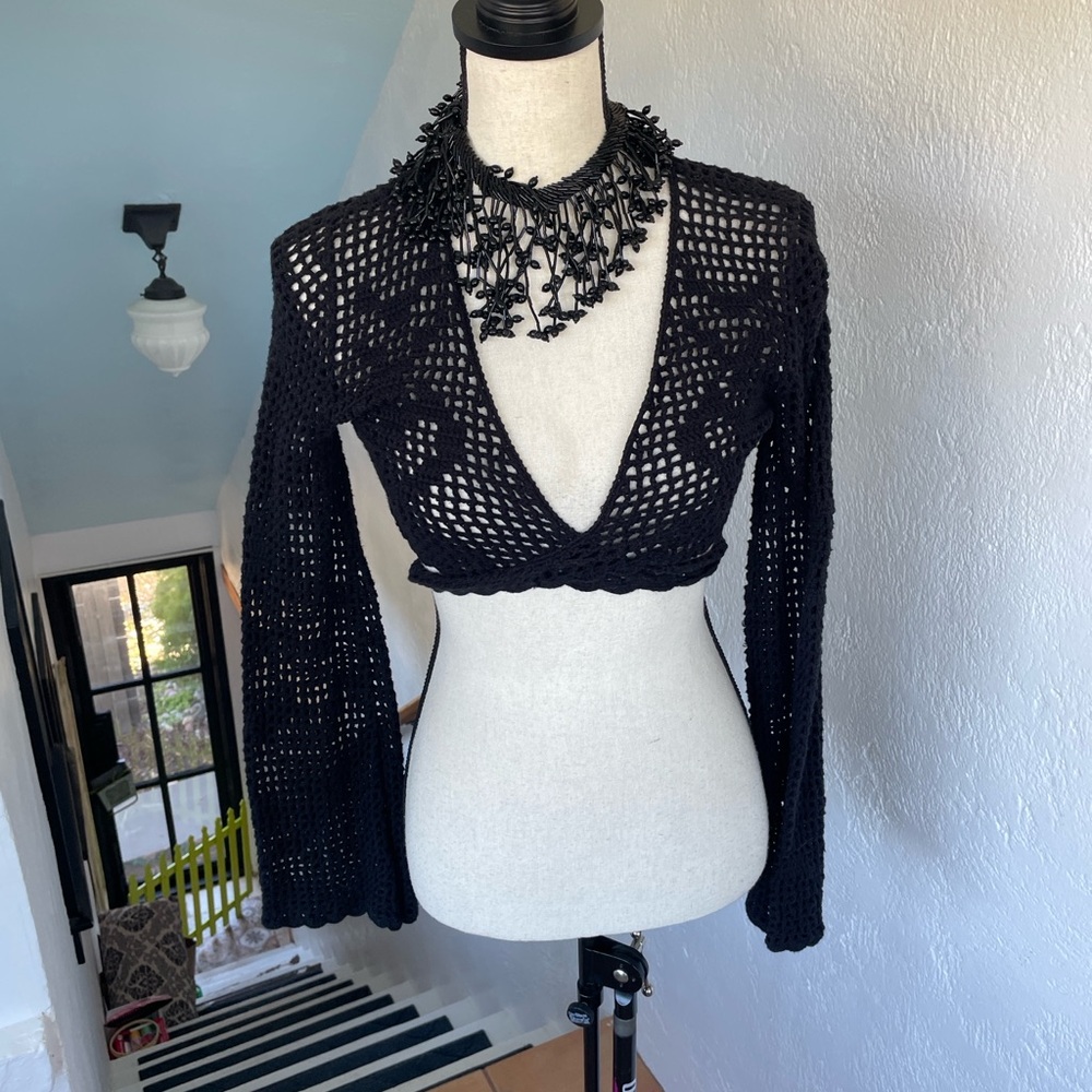 L Space Black Crochet Long Sleeve Crop Top with‎ Scallop Details medium